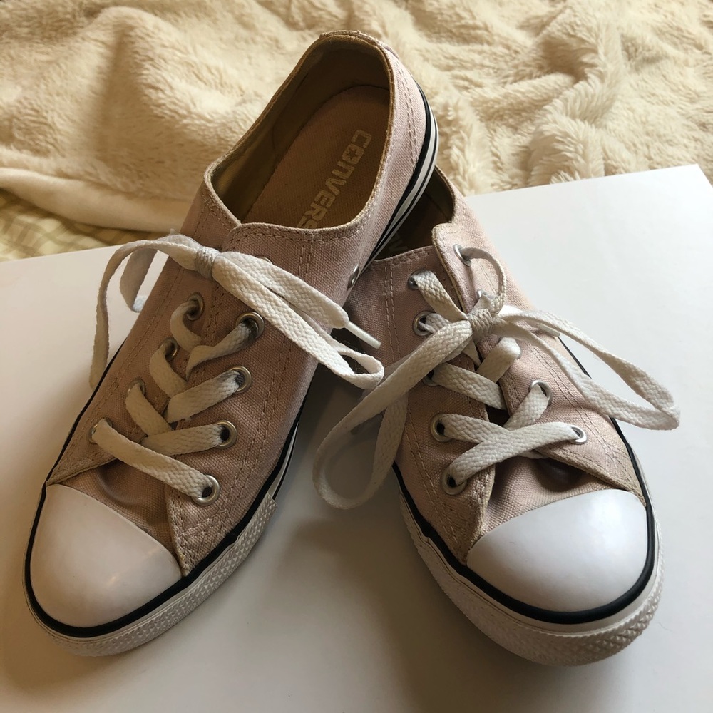 Converse light pink